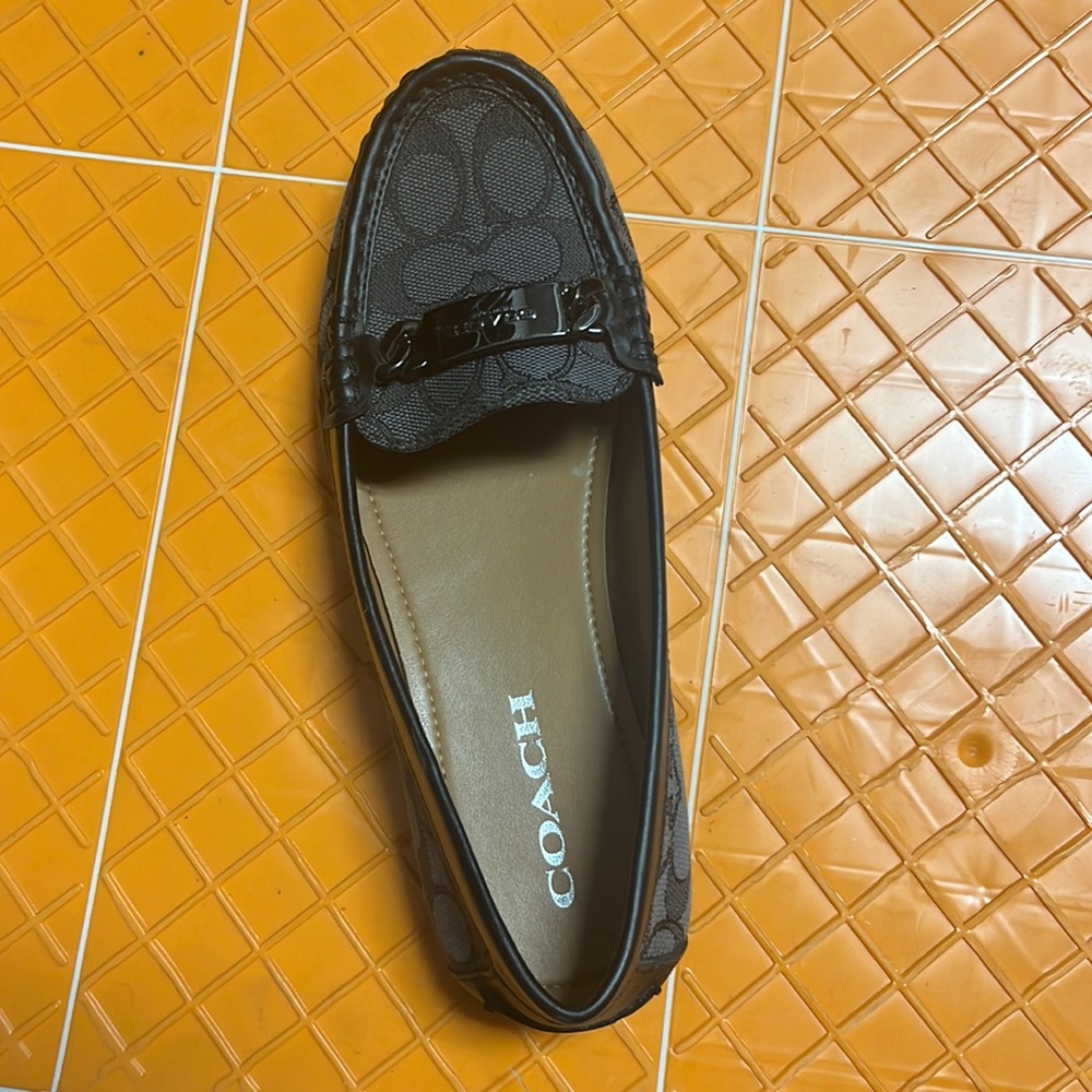 Coach, worn twice, good shape, look brand new.